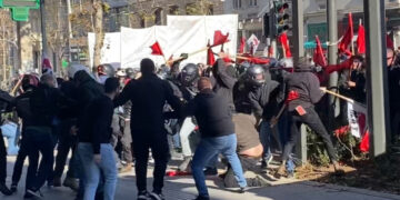 Φοιτητές συγκρούστηκαν για το ποιος θα είναι πρώτος στο πανεκπαιδευτικό: 8 τραυματίες - Δείτε φωτογραφίες