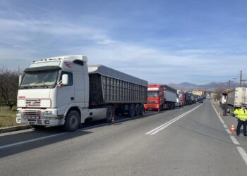 Σε απόγνωση οι φορτηγατζήδες των Σερβίων- Χωρίς δουλειά από 4 Νοεμβρίου- (VIDEO)