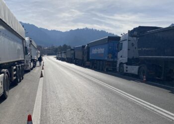 Σε απόγνωση οι φορτηγατζήδες των Σερβίων- Χωρίς δουλειά από 4 Νοεμβρίου- (VIDEO)