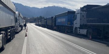 Σε απόγνωση οι φορτηγατζήδες των Σερβίων- Χωρίς δουλειά από 4 Νοεμβρίου- (VIDEO)