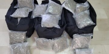 Καταδίωξη Αστυνομικών σε όχημα που μετέφερε 80 κιλά κάνναβης: Ξεκίνησαν στα Ιωάννινα – Τους συνέλαβαν στο Ν. Γρεβενών