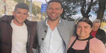 Τα σουβλάκια του Κασσελάκη στην Καντίνα της Γέφυρας των Σερβίων- Ο Πρόεδρος του ΣΥΡΙΖΑ απόλαυσε τα γευστικά σάντουιτς της Γιάννας