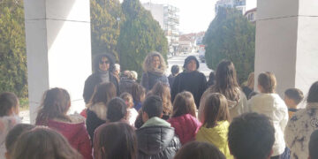 “Μάγεψε” τους μαθητές της Εορδαίας η Έκθεση -Αφιέρωμα στη σπουδαία Ελληνίδα Σοπράνο Μαρία Κάλλας , του Ζωγράφου Φώτη Μανιού ! (ρεπορτάζ της Κούλας Πουλασιχίδου)