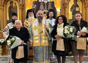 Φλώρινα: Τιμήθηκε 46χρονη μάνα με 11 παιδιά και 100χρονη γιαγιά με 3 παιδιά, 10 εγγόνια, 15 δισέγγονα, 1 τρισέγγονο!