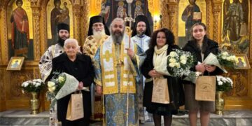 Φλώρινα: Τιμήθηκε 46χρονη μάνα με 11 παιδιά και 100χρονη γιαγιά με 3 παιδιά, 10 εγγόνια, 15 δισέγγονα, 1 τρισέγγονο!