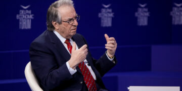 Μπαμπινιώτης: Απάνθρωπες οι Πανελλαδικές, να μπαίνουν στα Πανεπιστήμια με απολυτήριο Λυκείου