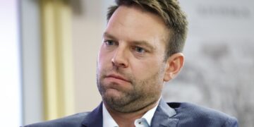 Νέα πτώση ΣΥΡΙΖΑ στις δημοσκοπήσεις -Ανησυχία σε στελέχη για τις επιλογές νέων προσώπων