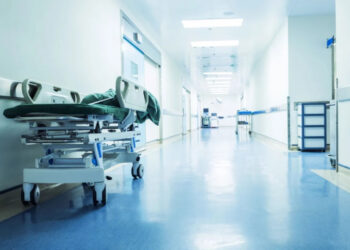 Πτολεμαΐδα: Συντετριμμένη η 42χρονη που έχασε την ίδια μέρα μωρό και σύζυγο