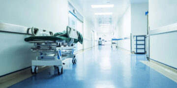 Πτολεμαΐδα: Συντετριμμένη η 42χρονη που έχασε την ίδια μέρα μωρό και σύζυγο