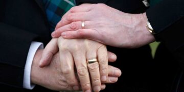 Ομόφυλα ζευγάρια: Δημοσιεύτηκε ήδη η πρώτη αγγελία γάμου μεταξύ αντρών - Δείτε την