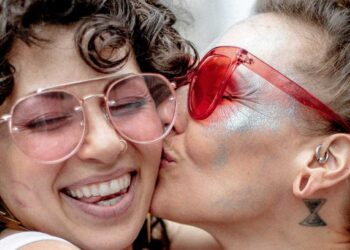 Ομόφυλα ζευγάρια: Κατατέθηκε στη Βουλή το νομοσχέδιο - Ψηφίζεται στις 15 Φεβρουαρίου