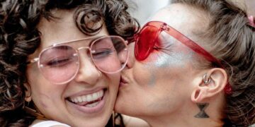 Ομόφυλα ζευγάρια: Κατατέθηκε στη Βουλή το νομοσχέδιο - Ψηφίζεται στις 15 Φεβρουαρίου