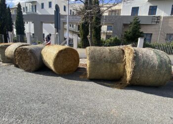 Κλιμακώνουν τις κινητοποιήσεις τους οι αγρότες της Δυτικής Μακεδονίας- Κλείνουν την Περιφέρεια και το Τελωνείο της Νίκης(VIDEO- φώτο)