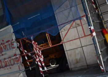 Περιμένουν χτύπημα ακόμα και με ρουκέτες μετά τη βόμβα έξω από το υπουργείο Εργασίας