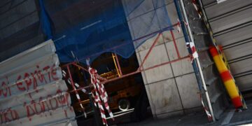 Περιμένουν χτύπημα ακόμα και με ρουκέτες μετά τη βόμβα έξω από το υπουργείο Εργασίας