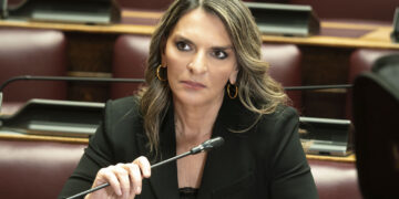 Πέτη Πέρκα: “Να προστατεύσει τους καταναλωτές ρεύματος το Υπουργείο Περιβάλλοντος και Ενέργειας” – Ερώτηση στην Βουλή, της Βουλευτή Νέας Αριστεράς Π.Ε. Φλώρινας