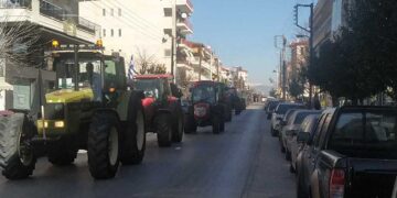 Πτολεμαΐδα: Ξεκίνησε η μεγάλη πορεία με πάνω από 100 τρακτέρ προς το κέντρο της πόλης - Ποτέ ξανά τόσο μεγάλη κινητοποίηση