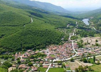 Αστυνομικοί της Α.Δ. Κοζάνης ενημέρωσαν κατοίκους στο Σισάνι για τα φαινόμενα τηλεφωνικής απάτης