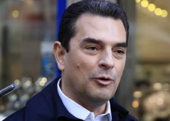 Σκρέκας: “Άμεσα μειώσεις τιμών σε προϊόντα ευρείας κατανάλωσης”