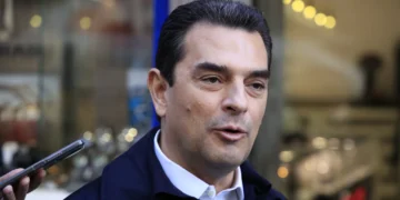 Σκρέκας: “Άμεσα μειώσεις τιμών σε προϊόντα ευρείας κατανάλωσης”