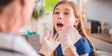 Στρεπτόκοκκος: Προ των πυλών η περίοδος έξαρσης - Τα SOS συμπτώματα που πρέπει να προσέχουν οι γονείς