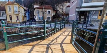 Συντηρούνται οι πεζογέφυρες του ποταμού Σακουλέβα στην πόλη της Φλώρινας