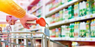 Τα μέτρα του Υπουργείου Ανάπτυξης: Μειώσεις από 14% έως 17% σε 7 κατηγορίες προϊόντων δείχνουν οι νέοι τιμοκατάλογοι