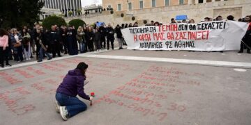 Τέμπη: Μεγαλειώδης συγκέντρωση στην Αθήνα – Οι πολίτες ζητούν δικαιοσύνη