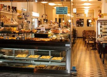 Τίτλοι τέλους για ένα ακόμα ιστορικό μπουγατσάδικο με το ομορφότερο σαλονάκι στην Κοζάνη