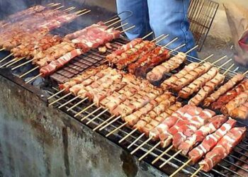 Τσικνοπέμπτη 2024: Πότε πέφτει φέτος και πότε ανοίγει το Τριώδιο - Όλες οι αργίες του έτους