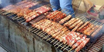 Τσικνοπέμπτη 2024: Πότε πέφτει φέτος και πότε ανοίγει το Τριώδιο - Όλες οι αργίες του έτους