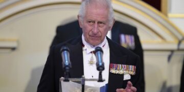 Βασιλιάς Κάρολος: Τα σενάρια της επόμενης μέρας - Οι κινήσεις του Παλατιού