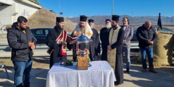 Αγιασμό στο μπλόκο αγροτών στο Φιλώτα έκανε ο Μητροπολίτης Ειρηναίος