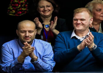 Έγινε ο πρώτος γάμος ομόφυλου ζευγαριού στην Ελλάδα – Παντρεύτηκαν στη Νέα Σμύρνη