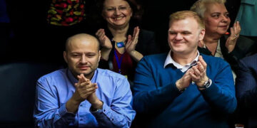 Έγινε ο πρώτος γάμος ομόφυλου ζευγαριού στην Ελλάδα – Παντρεύτηκαν στη Νέα Σμύρνη