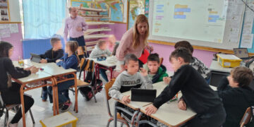 Φλώρινα: Αυτόματο όχημα-λεωφορείο με τη χρήση αισθητήρα δημιούργησαν μαθητές