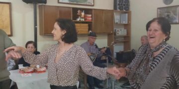 Στο Α’ ΚΑΠΗ Πτολεμαΐδας γλέντησαν την Τσικνοπέμπτη τα μέλη του με μουσική, χορό και πολύ κέφι ! (ρεπορτάζ της Κούλας Πουλασιχίδου)