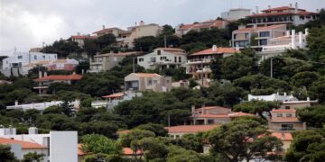 Κανονισμός αντιπυρικής προστασίας για ακίνητα σε δάση: Τι πρέπει να κάνουν οι ιδιοκτήτες – Τσουχτερά πρόστιμα