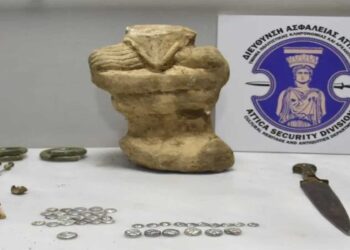 ΕΛ.ΑΣ.:  Απετράπη αγοραπωλησία αρχαίων νομισμάτων ανυπολόγιστης αξίας και αντικειμένων σε περιοχή της Εύβοιας