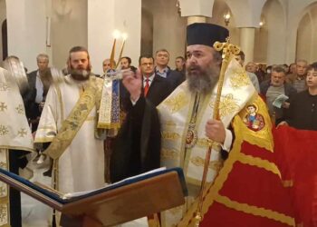 Για πρώτη φορά στον Ι.Ν. Μεταμορφώσεως του Σωτήρος Πτολεμαΐδας ο Σεβασμιώτατος Μητροπολίτης Φλωρίνης κ.κ. Ειρηναίος, για τους Β’ Χαιρετισμούς (ρεπορτάζ της Κούλας Πουλασιχίδου)