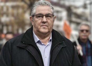 Χαμός στο Twitter και στη Βουλή για τους "sugar daddies" των φοιτητριών που ανέφερε ο Δ. Κουτσούμπας - Θύελλα αντιδράσεων