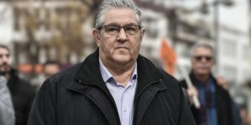 Χαμός στο Twitter και στη Βουλή για τους "sugar daddies" των φοιτητριών που ανέφερε ο Δ. Κουτσούμπας - Θύελλα αντιδράσεων