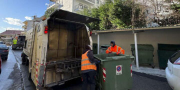 Δήμος Φλώρινας: Στους δρόμους το καδοπλυντήριο του Δήμου – Καθαρισμός και πλύσιμο των κάδων απορριμμάτων