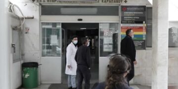 «Έκτρωμα» τα απογευματινά χειρουργεία λένε οι γιατροί: «Με κλειστές αίθουσες βάζουν ιδιώτες στα νοσοκομεία»