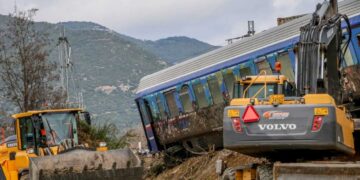 Ερωτήματα σχετικά με το γιατί "μπαζώθηκε" το σημείο σύγκρουσης των τρένων στα Τέμπη - Τί λένε κυβερνητικές πηγές