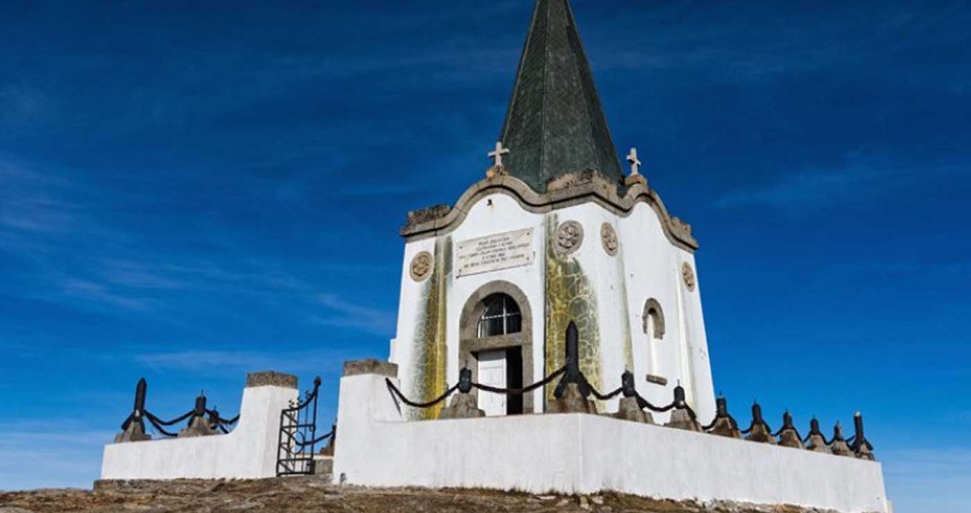 Η πρόταση του Σαββατοκύριακου: Το παραμυθένιο εκκλησάκι του Προφήτη Ηλία, στην κορυφή του όρους Βόρας (Καϊμακτσαλάν)