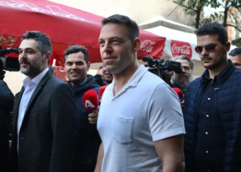 Στέφανος Κασσελάκης: Βόλτα στη Θήβα πριν παρουσιαστεί στον Στρατό