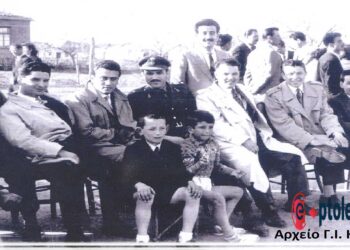 Γήπεδο Πτολεμαΐδος 1954, παρακολουθώντας τον αγώνα του Θρυλικού ΑΡΗ – Από τη στήλη του Γ. Καζαντζή στον ΠΑΛΜΟ (6/3)