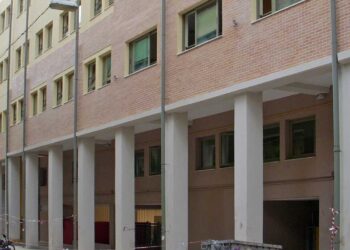 «Κλειδωθήκαμε στην τάξη, πολλά παιδιά έπαθαν κρίση» -Μαρτυρίες σοκ για την επίθεση του Γεωργιανού σε Γυμνάσιο