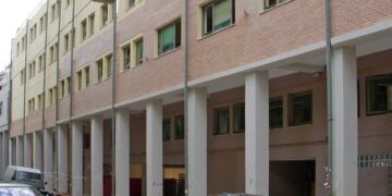 «Κλειδωθήκαμε στην τάξη, πολλά παιδιά έπαθαν κρίση» -Μαρτυρίες σοκ για την επίθεση του Γεωργιανού σε Γυμνάσιο